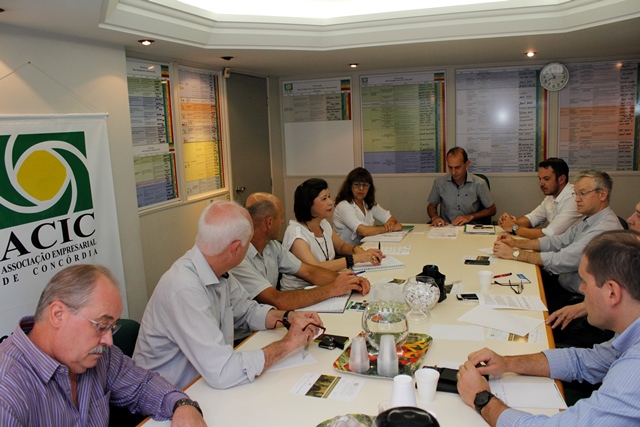 Reunião mensal: Diversos assuntos foram tratados pelos diretores
    