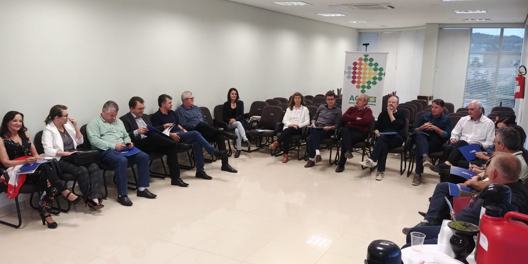 ACIC faz reunião mensal e debate  diversos temas ligados ao desenvolvimento local
    