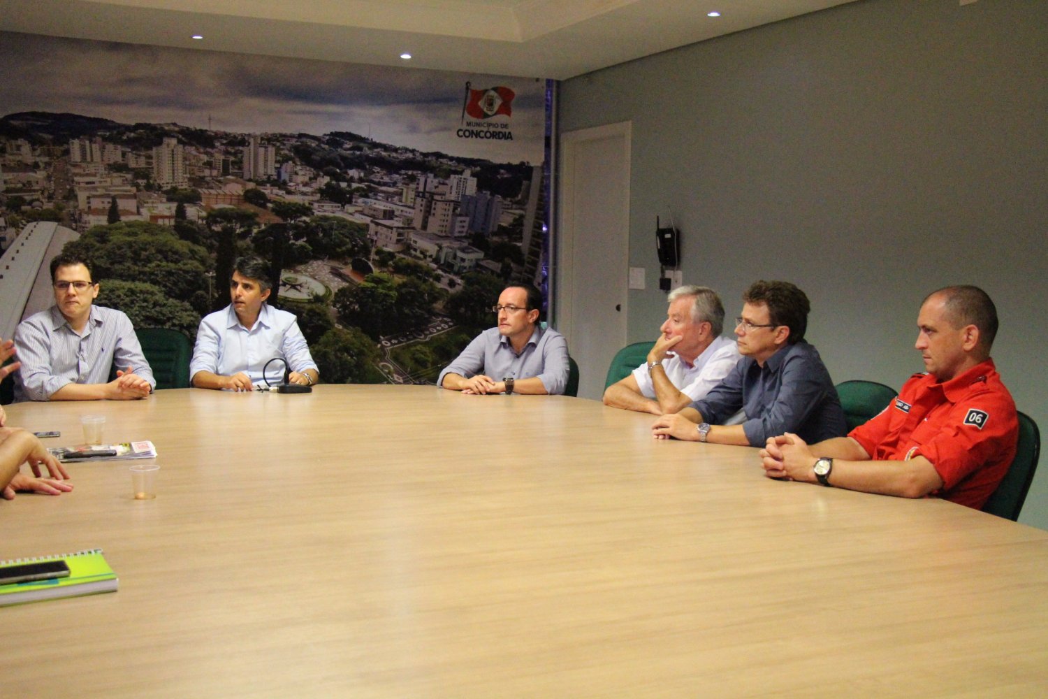 Mais uma reunião entre bombeiros voluntários e militares
    