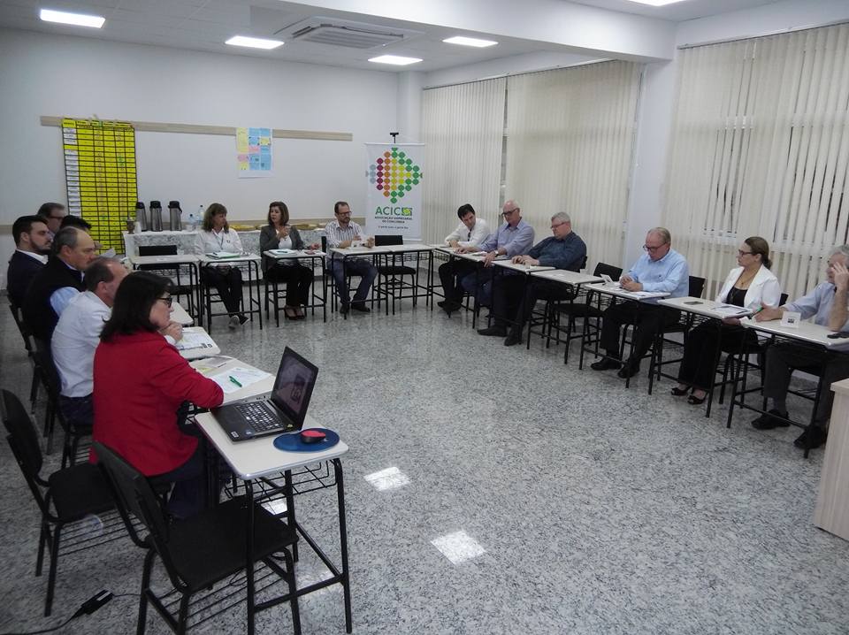 Reunião Itinerante da ACIC no Colégio CEM
    