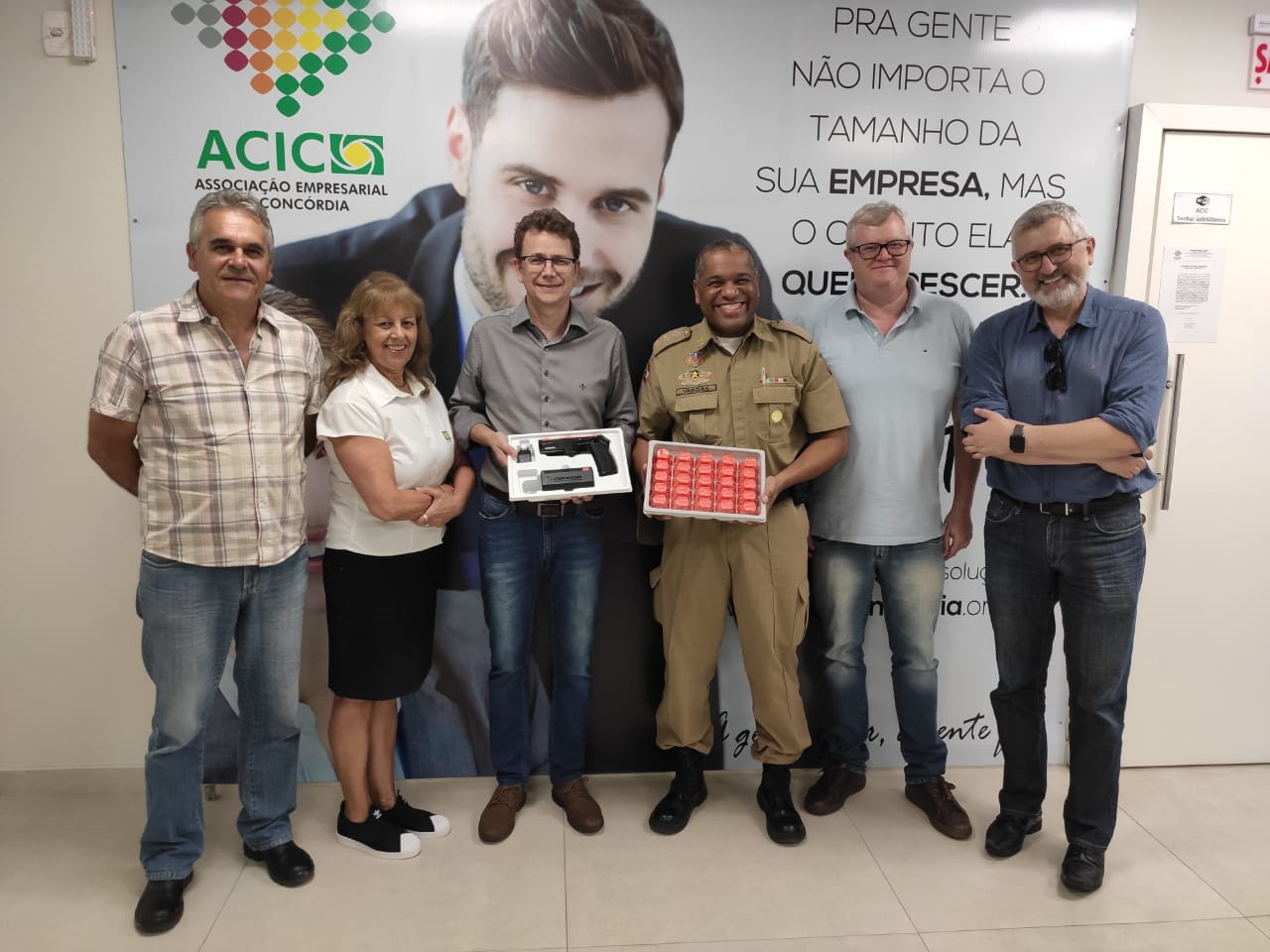 ACIC entrega dispositivo incapacitante à Polícia Militar