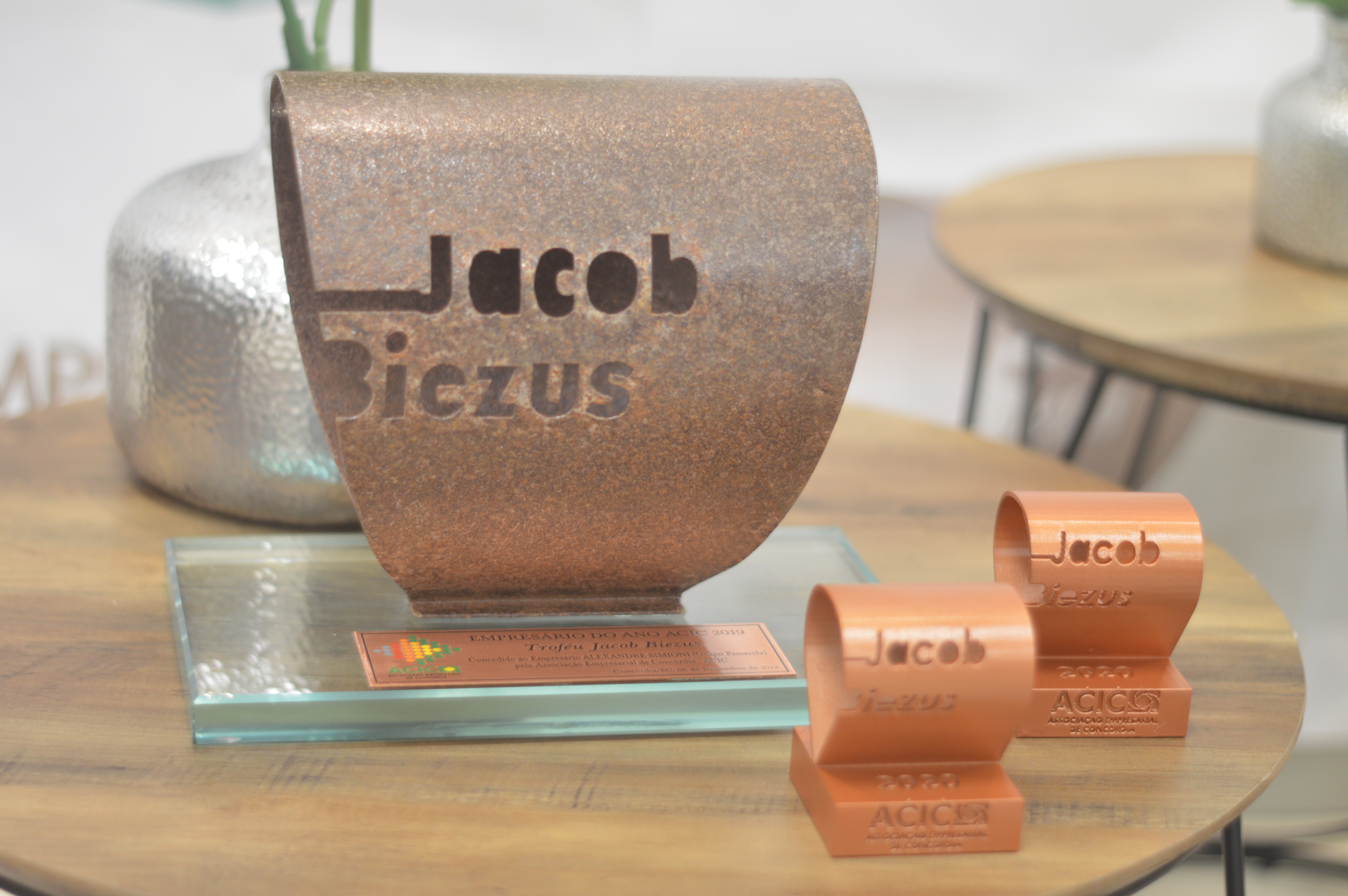 Empresário do Ano: ACIC presta homenagem a todos os Associados com uma réplica do Troféu Jacob Biezus