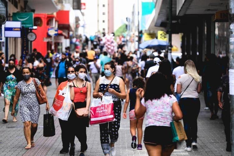 Covid-19: SC volta a fechar shoppings, praias e ônibus