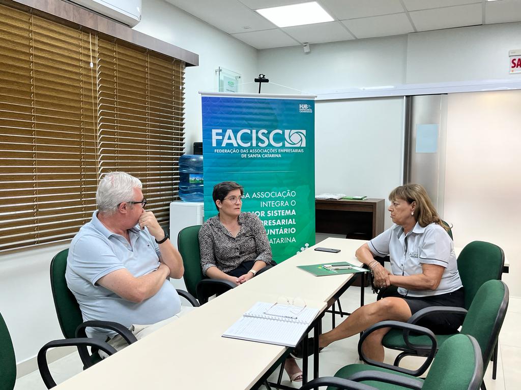 ACIC recebe representante da FACISC