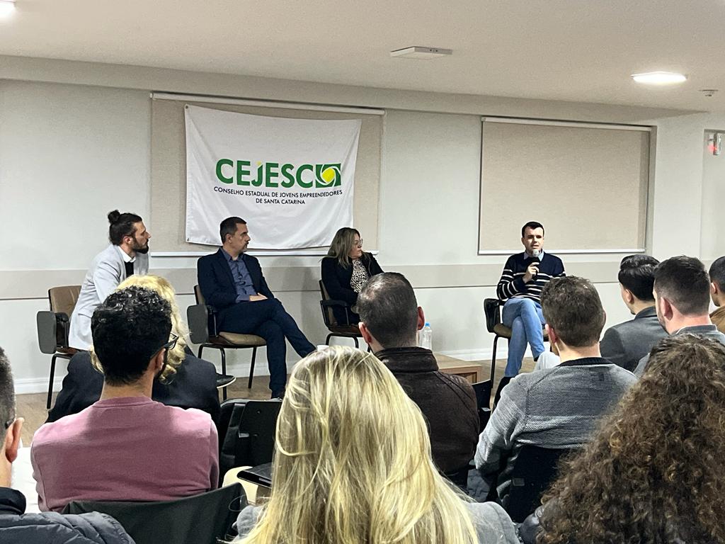 AGO da CEJESC debate sobre empreendedorismo e inovação