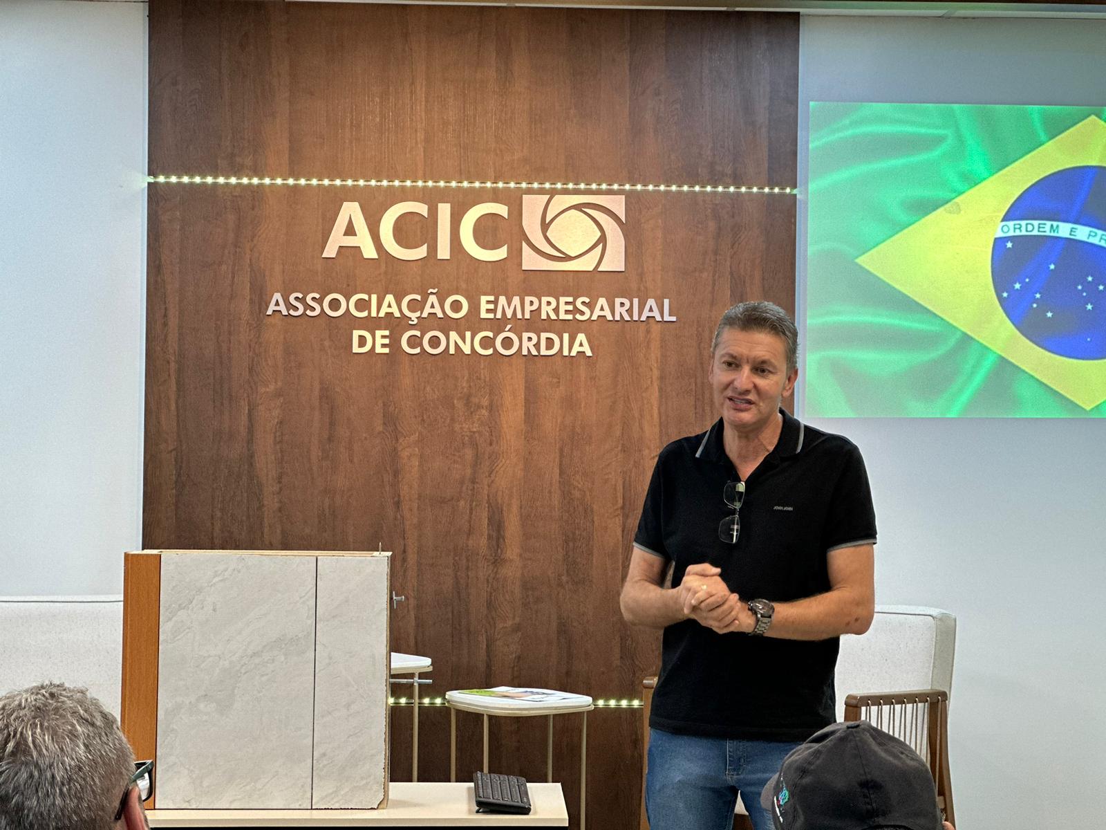ACIC colabora para a construção de escola em Cruzeiro do Sul