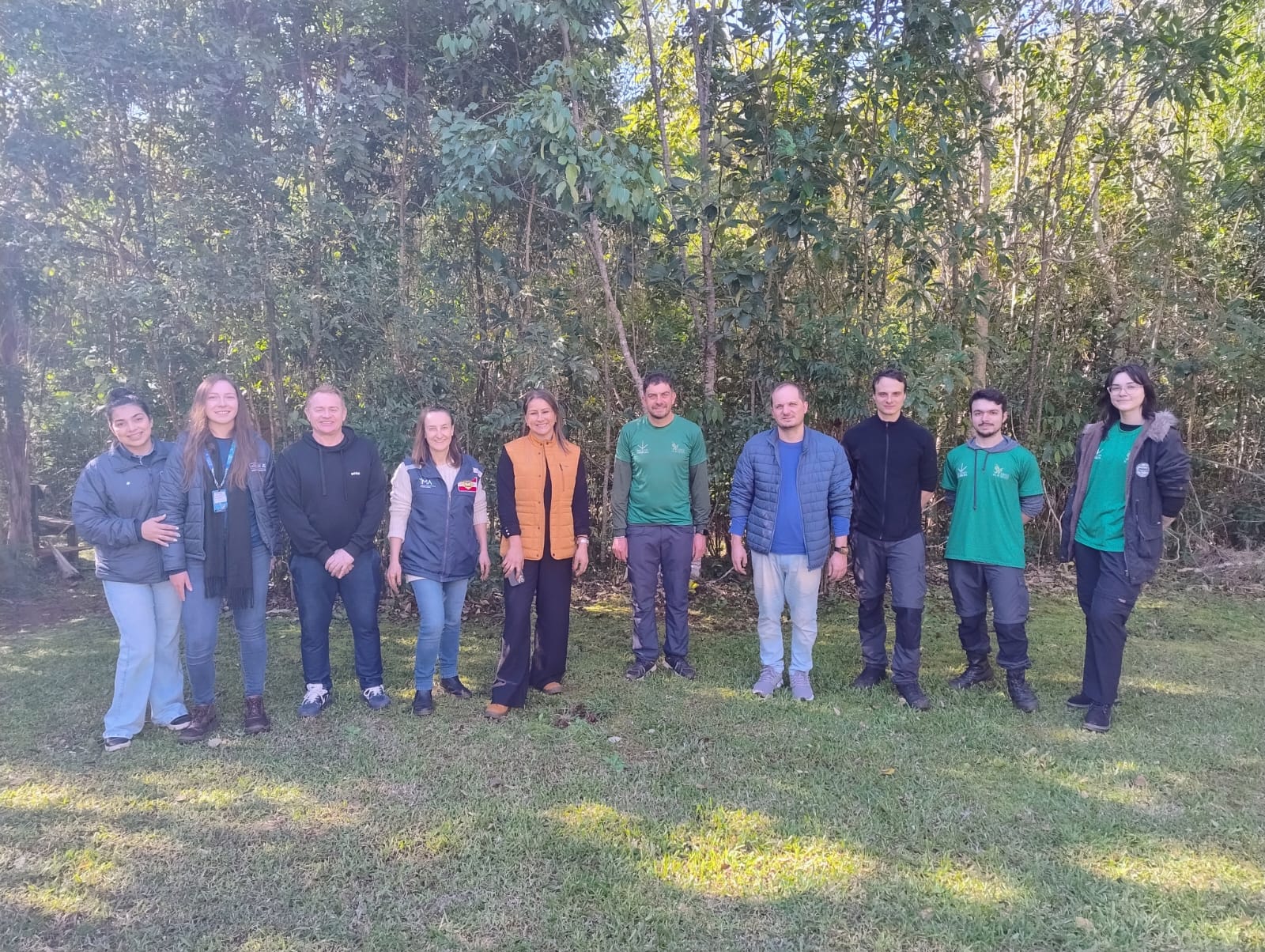 ACIC realiza plantio de árvores em ação ambiental