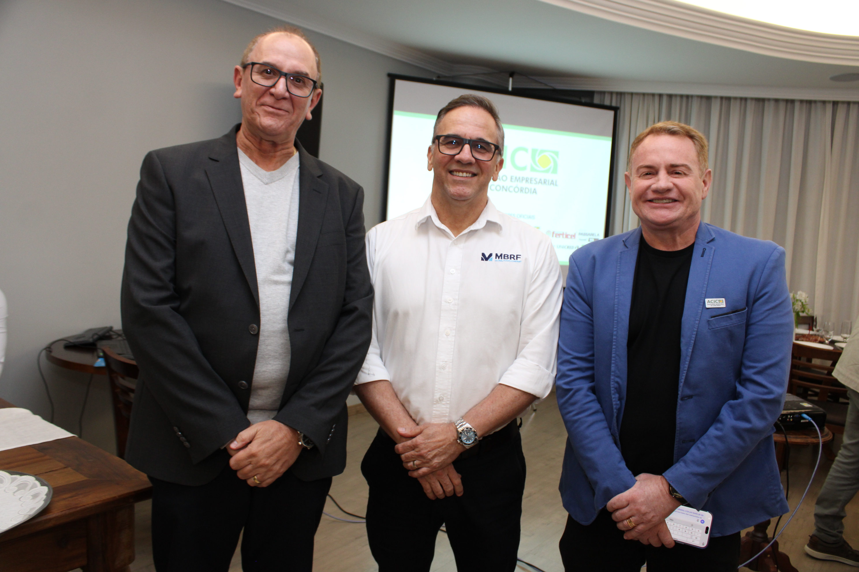 ACIC recebe gerente executivo da MBRF para Jantar-Palestra. Sandro Fontes falou sobre os planos da unidade local, os investimentos e a projeção de futuro