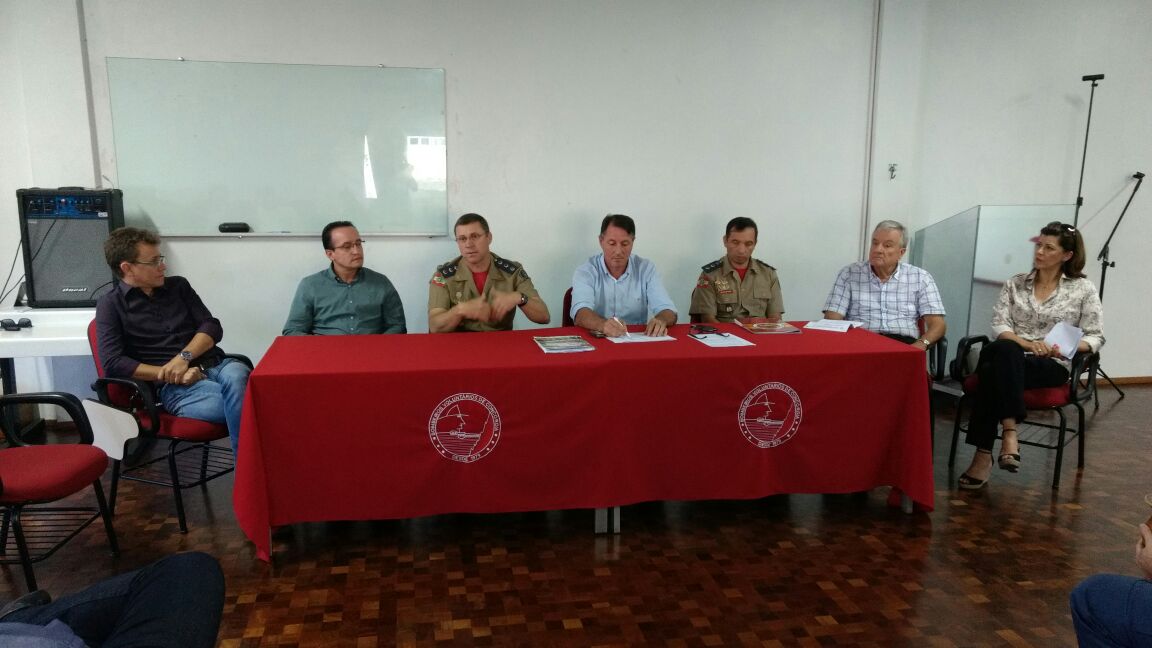 ACIC presente em reunião sobre convênio dos Bombeiros
    