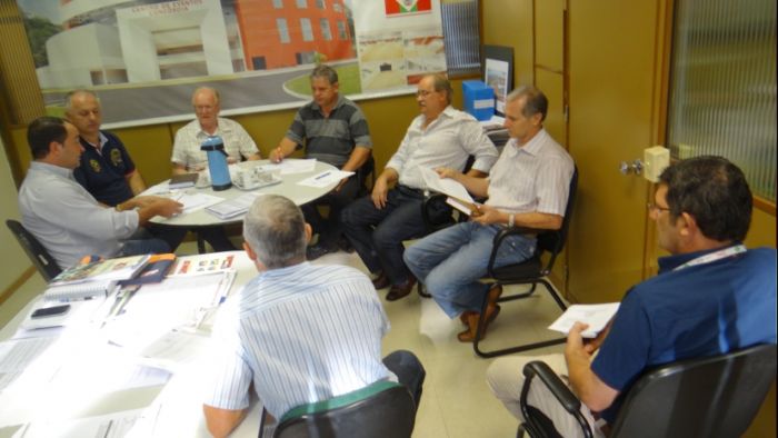 Diretor da ACIC na reunião do CMDE
    