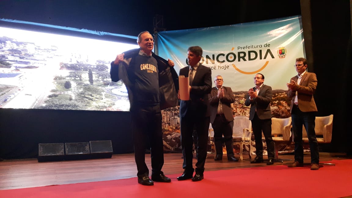 ACIC representada na entrega do título de Embaixador Honorário
    