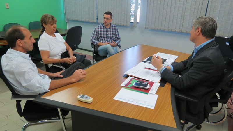 Visita ao secretário regional de Concórdia.
    