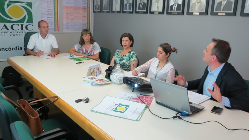 Representante da TIM participa de reunião na ACIC
    