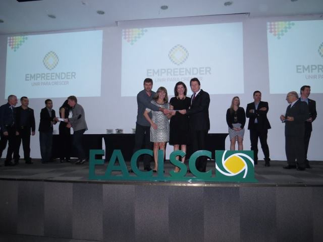 ACIC homenageada como modelo no Programa Empreender
    