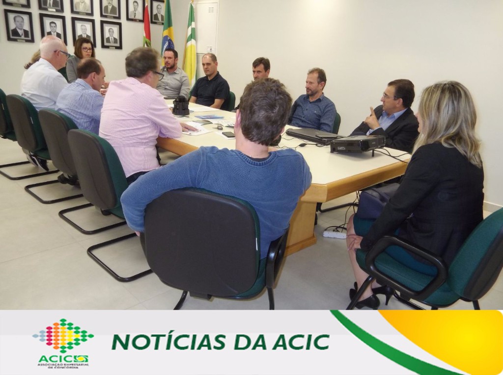 Reunião mensal com presença expressiva de diretores 
    