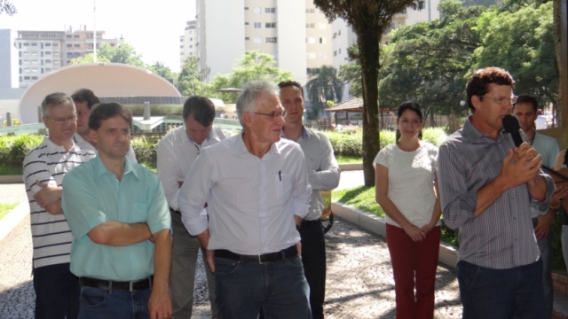 Administração Municipal repassa recursos e novo equipamento aos Bombeiros
    