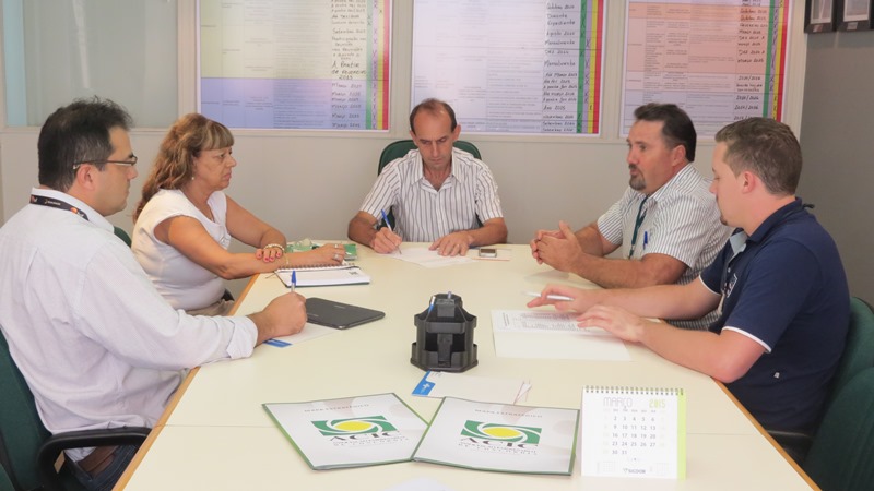 Cursos do Pronatec são tema de reunião na ACIC
    