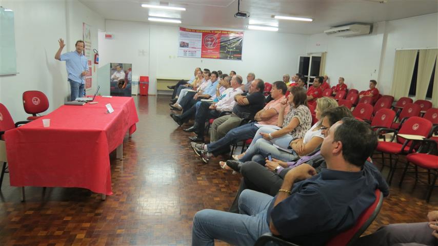 ACIC participa de reunião dos bombeiros
    