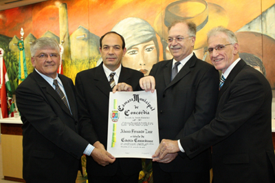 Ex-presidente da ACIC recebe título de Cidadão Concordiense
    
